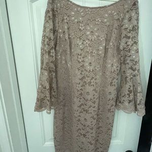 Beautiful knee length lace dress perfect for wedding guest. Mid length sleeve.